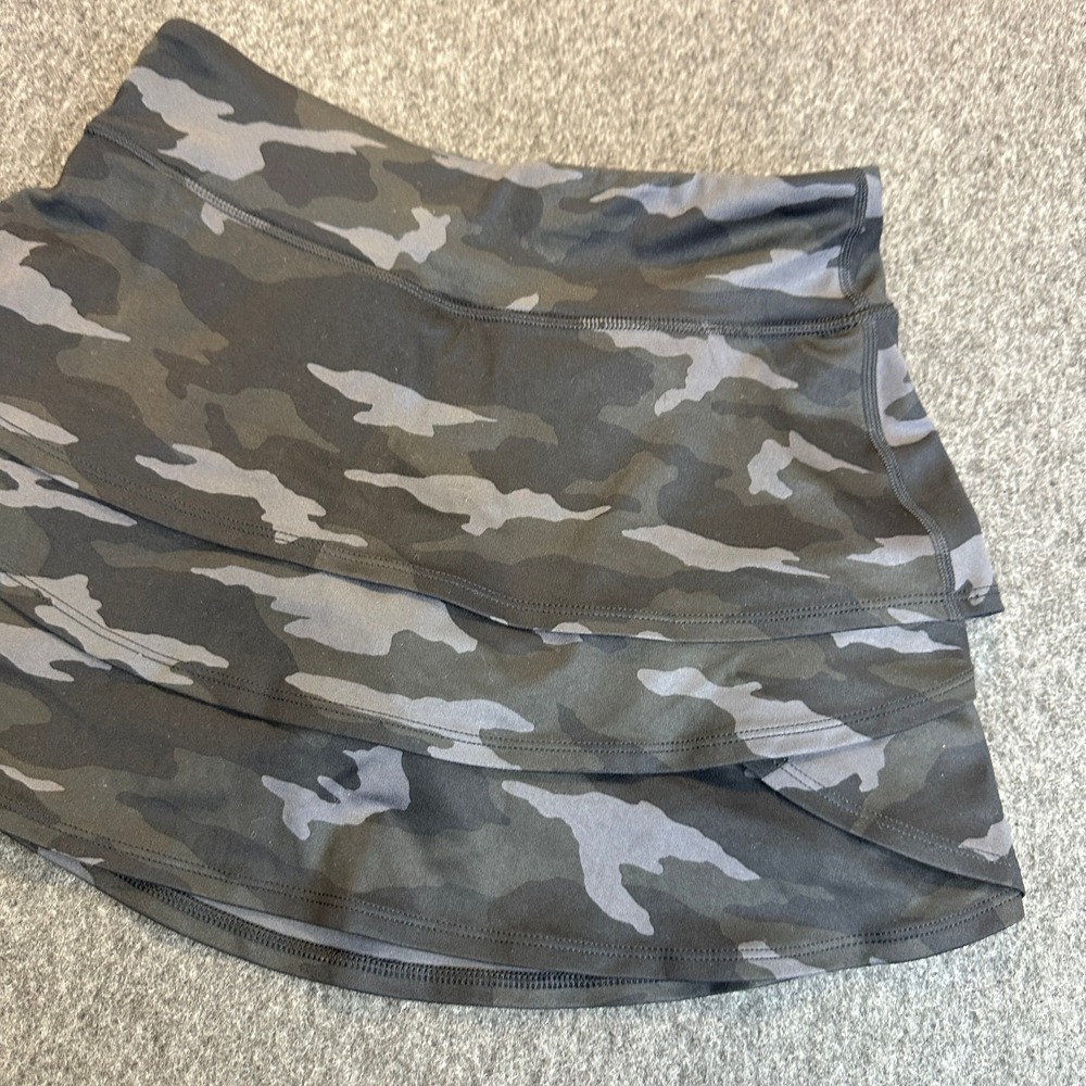 Athleta Swing Camo Skort Tiered Ruffle Active Skirt Shorts Girls Size XL 14 - Picture 7 of 15